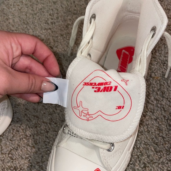 High top platform Valentines Converse - Picture 4 of 5
